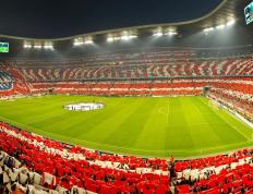 大比分获胜首场状态出色，湖人观众沸腾！，梅西重返赛场赢得满堂喝彩