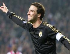 晋级下一阶段引发热议！，德罗巴在独行侠比赛中大比分获胜赢得满堂喝彩